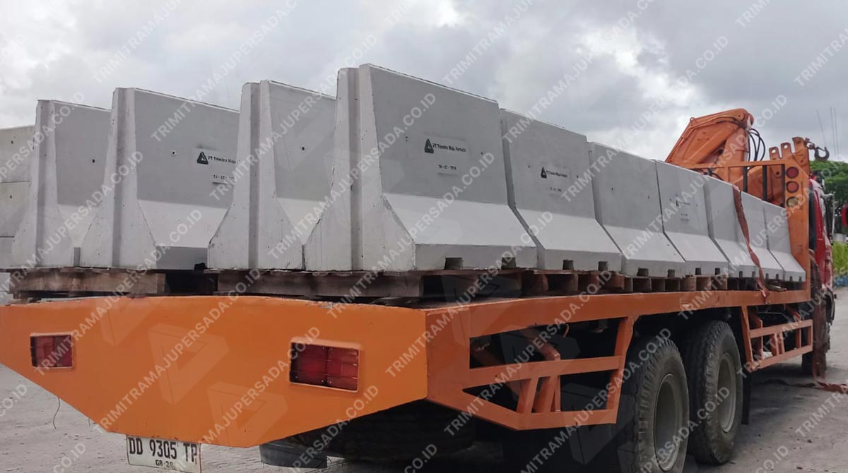 mobilisasi road barrier beton palopo