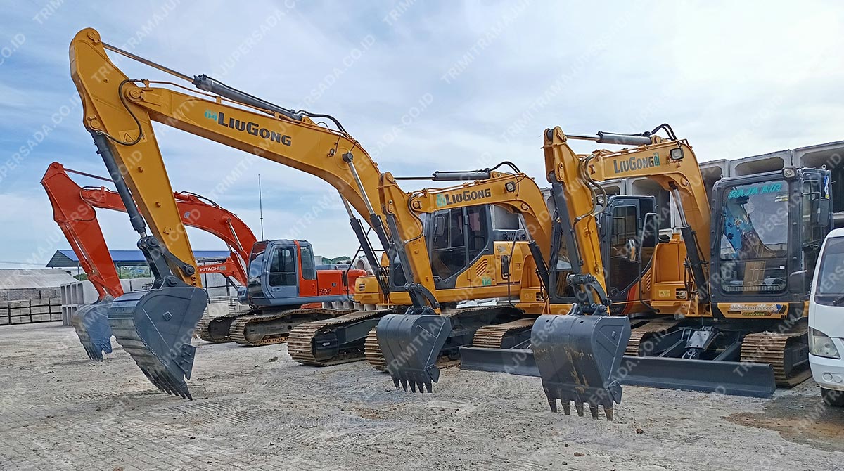 rental excavator makassar